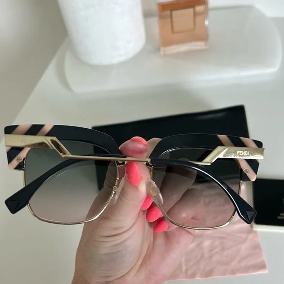 FENDI Sunglasses 🕶️ - Picture 2 of 3